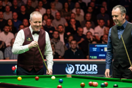 John Higgins beats Mark Williams to reach Tour Championship quarters