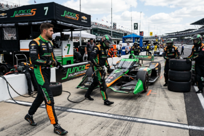 VeeKay and JHR Turn Pit Lane Service into Tactical Weapon