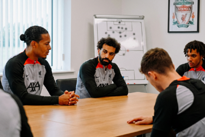 Liverpool players hold emergency meeting as Man City loss pressures Slot
