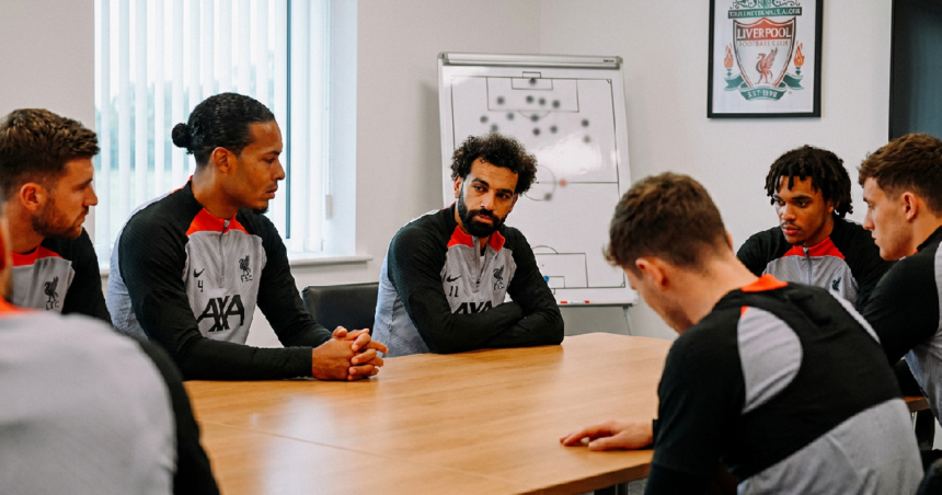 Liverpool players hold emergency meeting as Man City loss pressures Slot