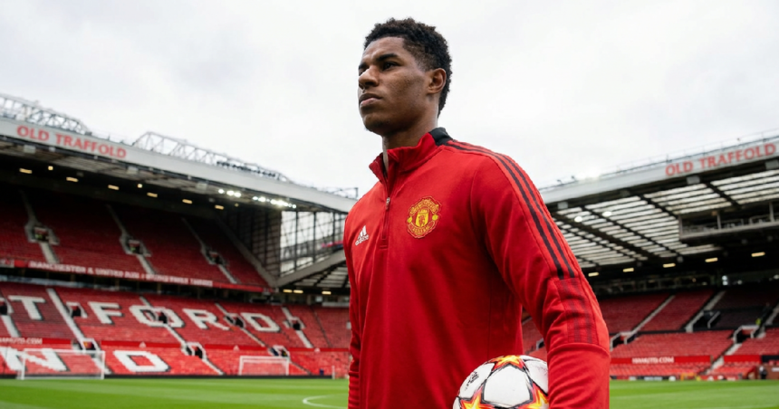 Marcus Rashford rejects Barcelona interest to stay at Man Utd