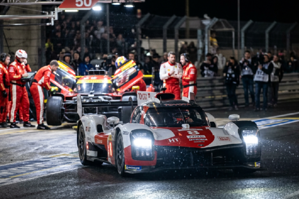 Sébastien Buemi extends Toyota lead at Le Mans as Ferrari suffers 29-minute ECU repair