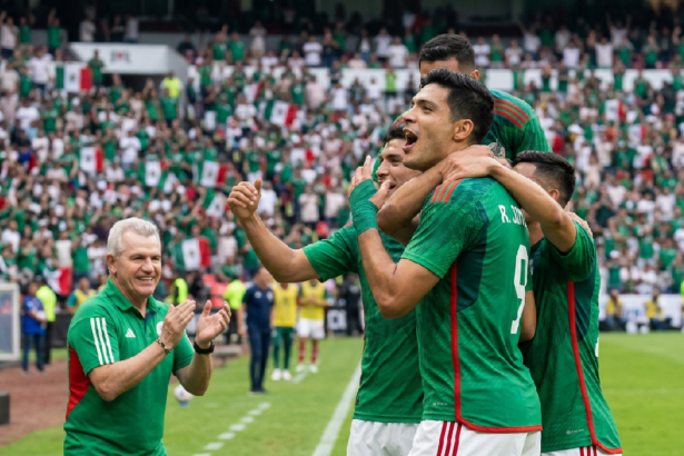 Javier Aguirre praises Raúl Jiménez after striker scores in 2-0 World Cup win