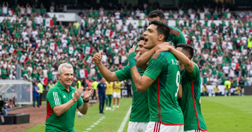 Javier Aguirre praises Raúl Jiménez after striker scores in 2-0 World Cup win